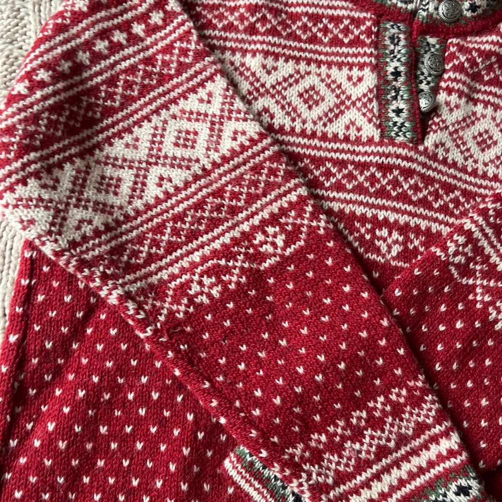 Women’s LL Bean Sweater Medium Red Beige Green Wool Buttons - Picture 5 of 14